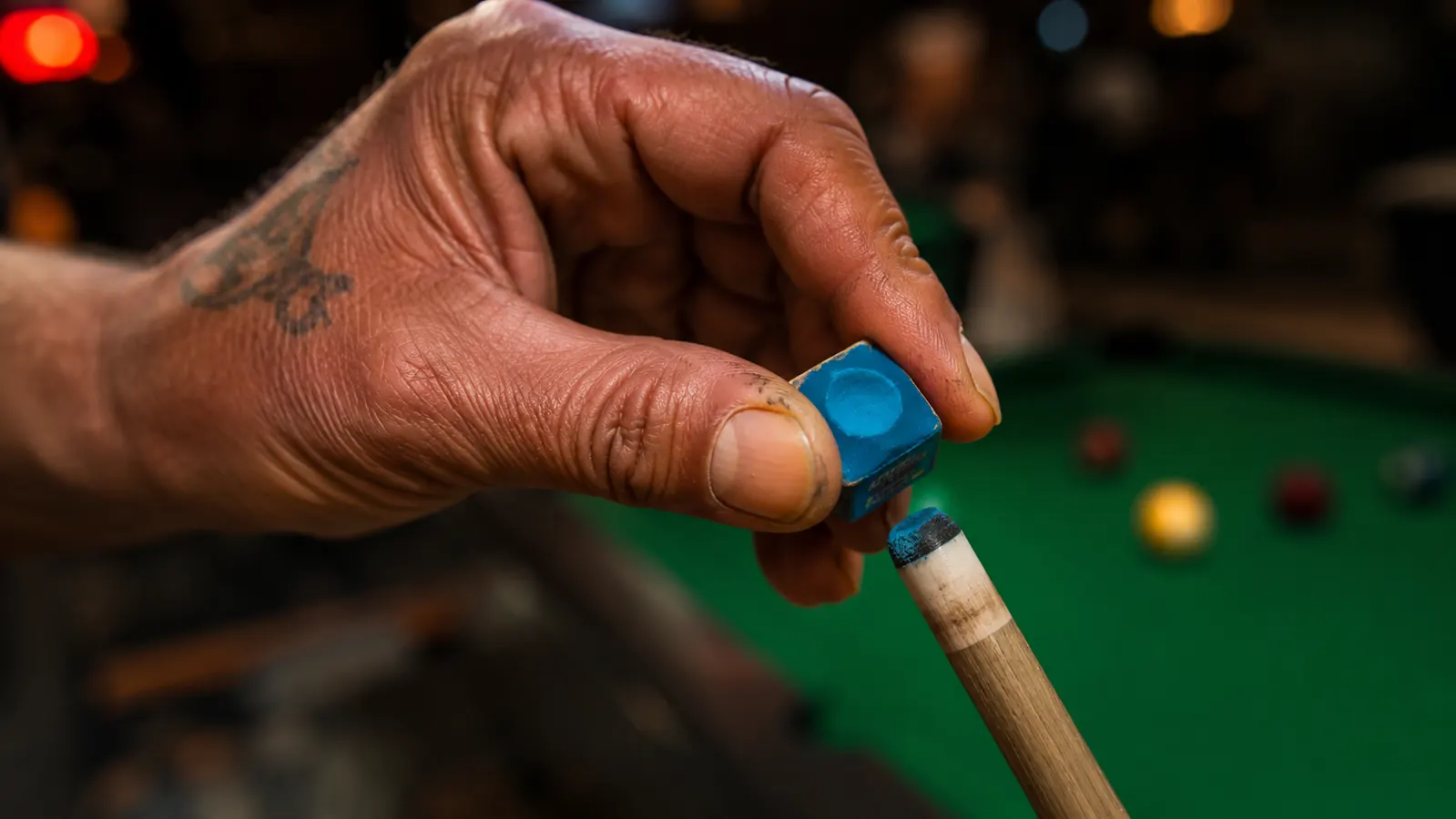 How to Chalk a Pool Cue Correctly and Extend the Life of Your Cue Tip