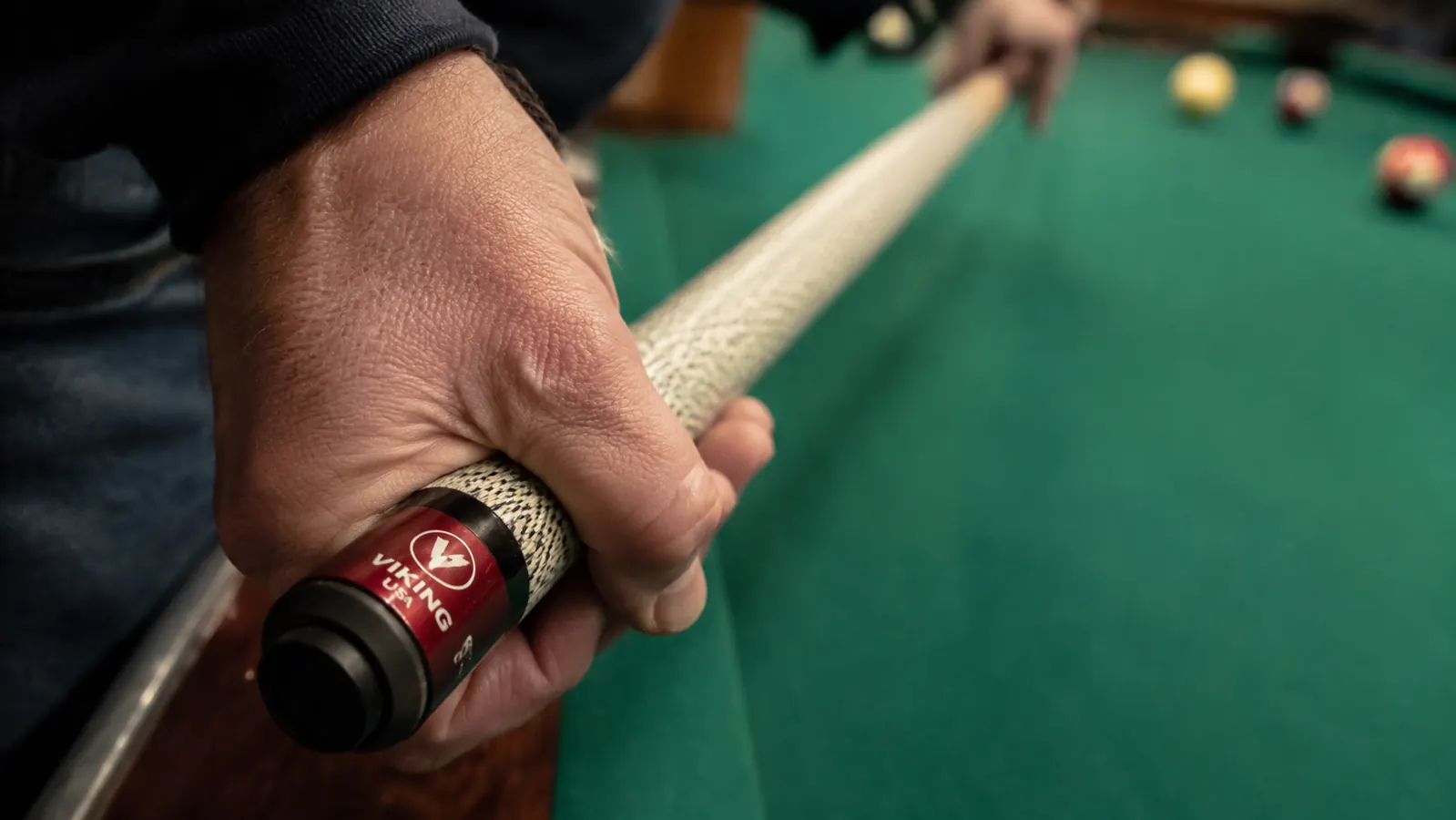 Close-up of the Viking Valhalla 100 Irish linen wrap being held at the grip point
